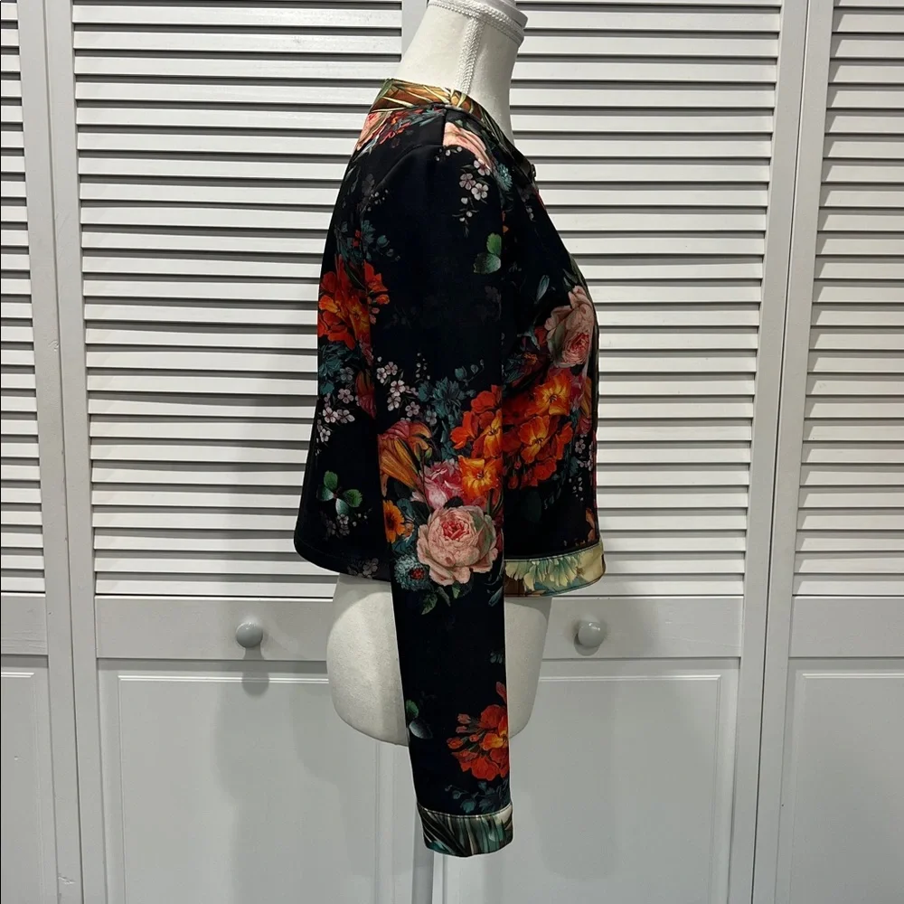 Carmin USA Beautiful Blk & White W/Multi Color Florals Scuba Jacket In Zip Front